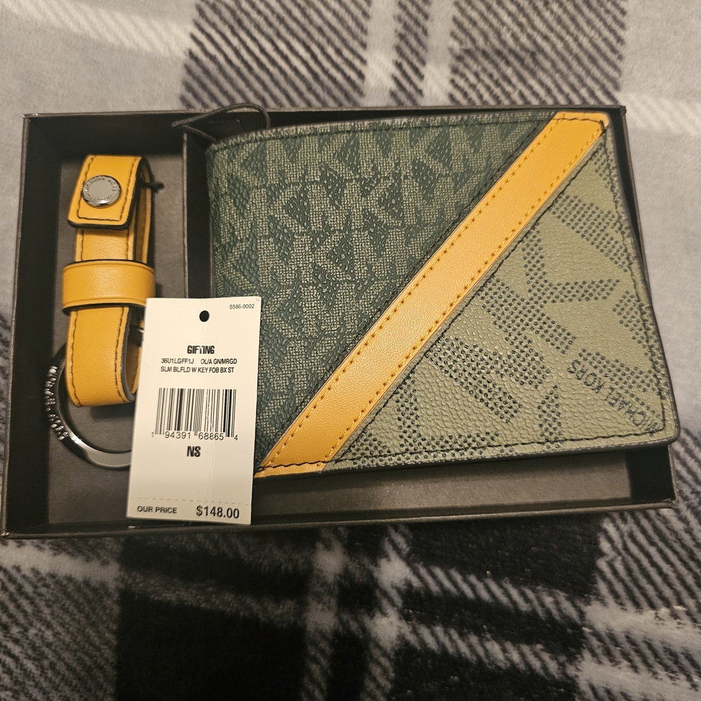 *NWT Michael Kors Mens Wallet Set